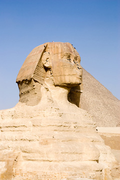 Sphinx-and-pyramid2